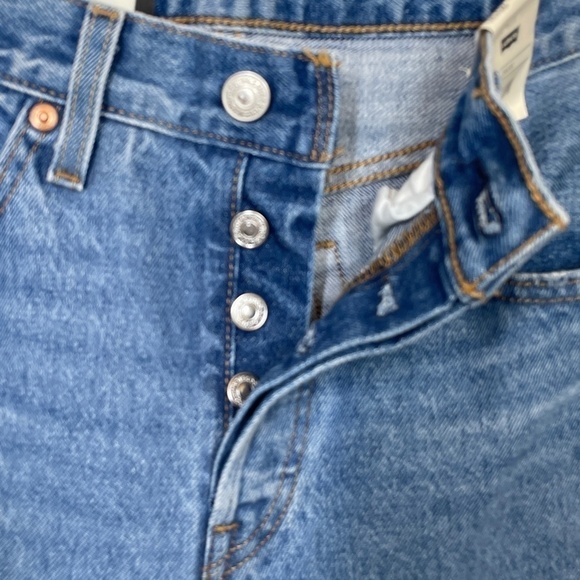 Levi's 501 Original Cropped Lightly Distressed Jeans 25x30 NWT - Picture 9 of 11